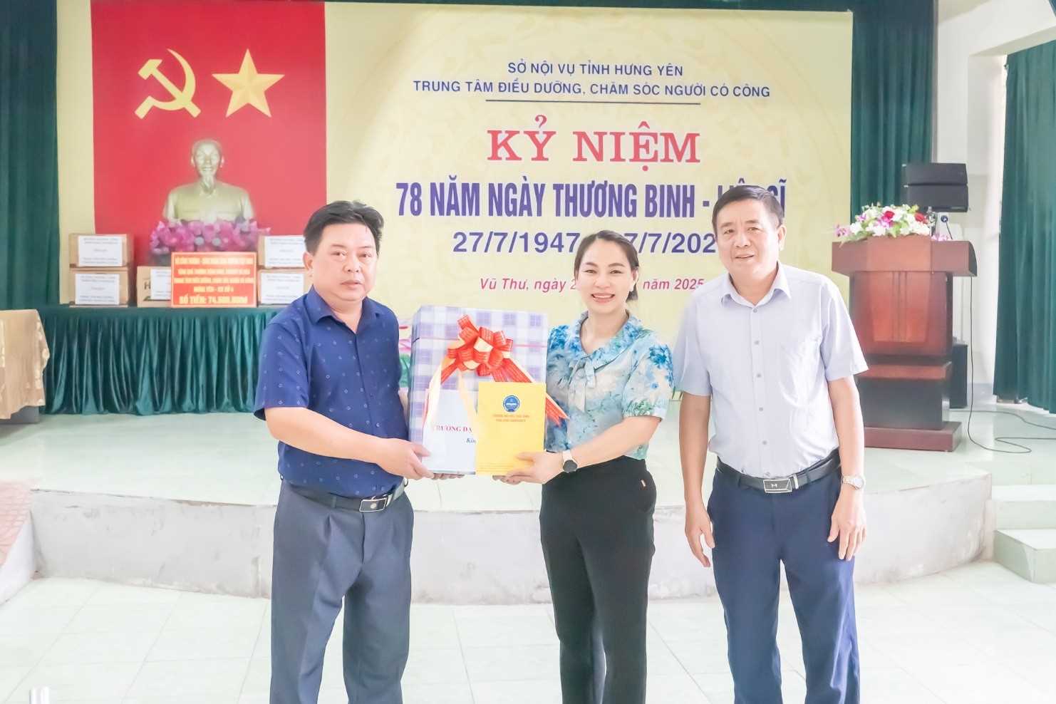 THĂM HỎI, TẶNG QUÀ CÁC THƯƠNG BINH NẶNG NHÂN DỊP KỶ NIỆM 78 NĂM NGÀY THƯƠNG BINH - LIỆT SĨ